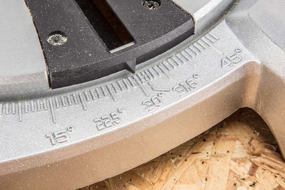 Pilarka piła ukosowa ukośnica 1500 W tarcza 210 x 30 mm VERTO 2510