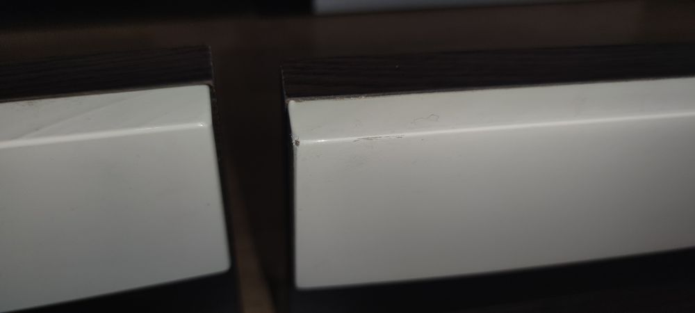 2 półki drewniane z białą dekoracją, komplet, wenge
