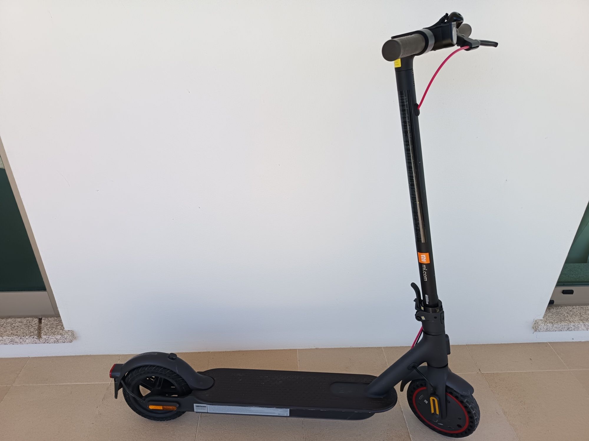 Trotinete "Mi Electric Scooter Pro 2"