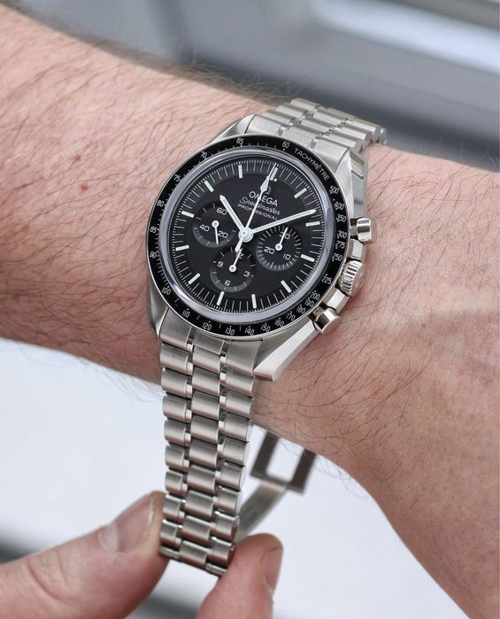Часы с хронографом Omega Speedmaster Moonwatch