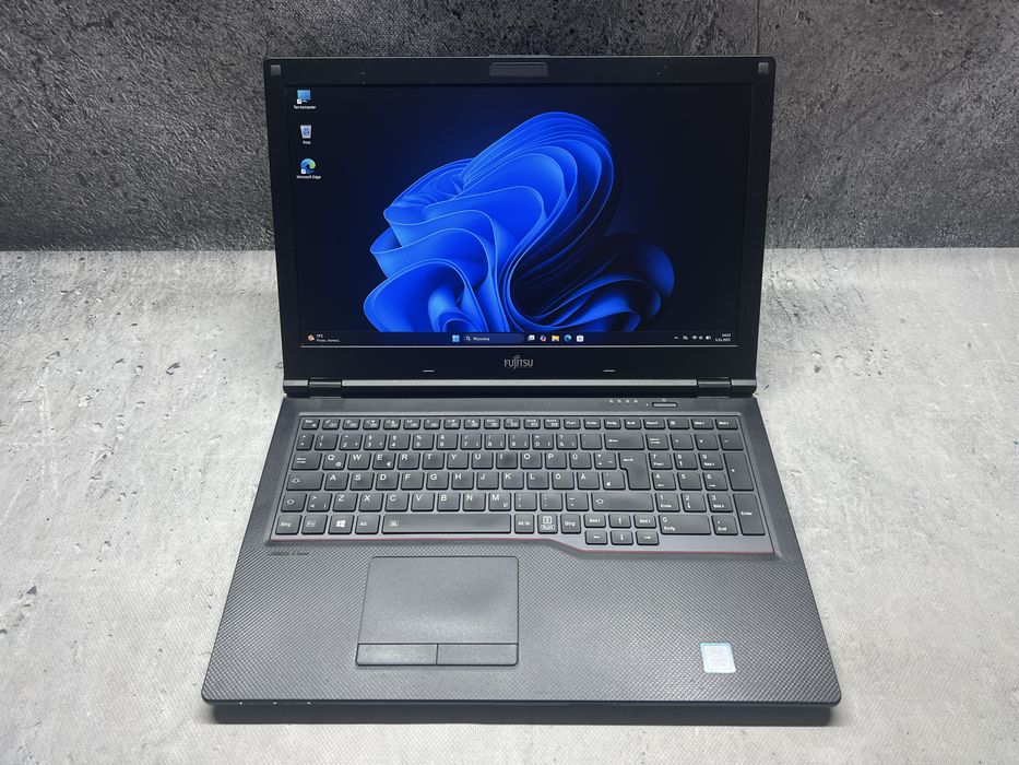 Fujitsu / i5 8265u 3.9GHz / 16GB DDR4 / 512 SSD / 15.6 FHD / W11 Pro