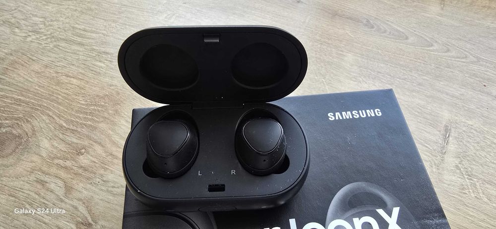Samsung Gear IconX (2018) (SM-R140)