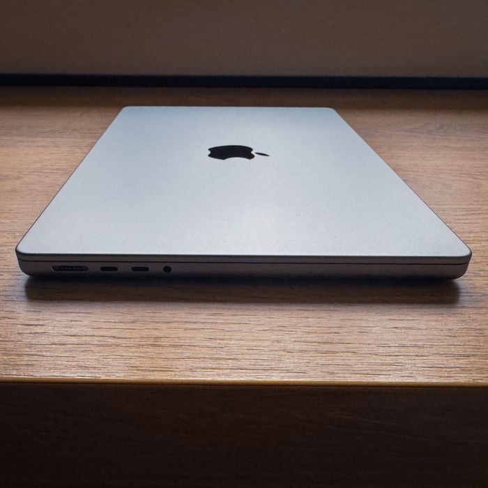 Macbook pro 14, M1, 2021 1TB, 16RAM, 10CPU/16GPU