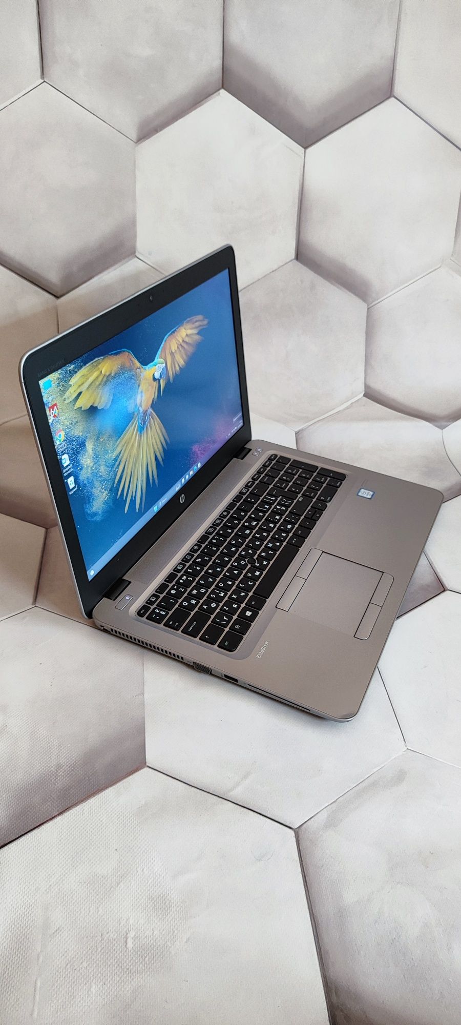 HP EliteBook 850 G3	/i5-6200U	/SSD 256 Gb +
HDD 320 gb