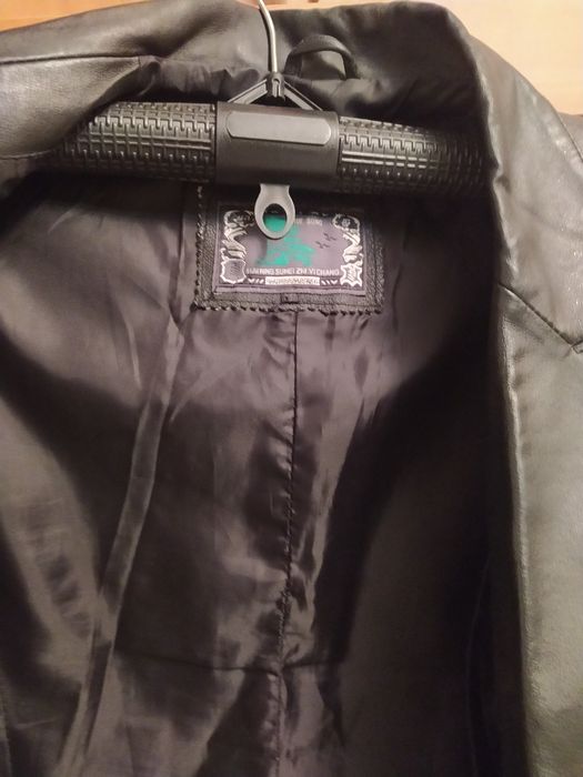 Пиджак женский кожаный размер 50 .