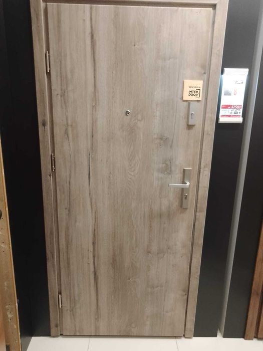 Drzwi Wejściowe do mieszkań Tower L80 otwierane do wew dąb sprany