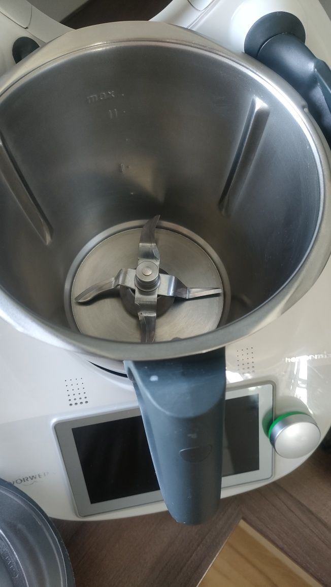 Thermomix TM6 plus dodatkowe naczynie plus akcesoria