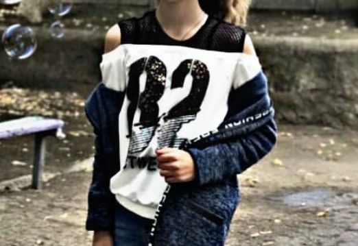 Кофта з відкритими плечима