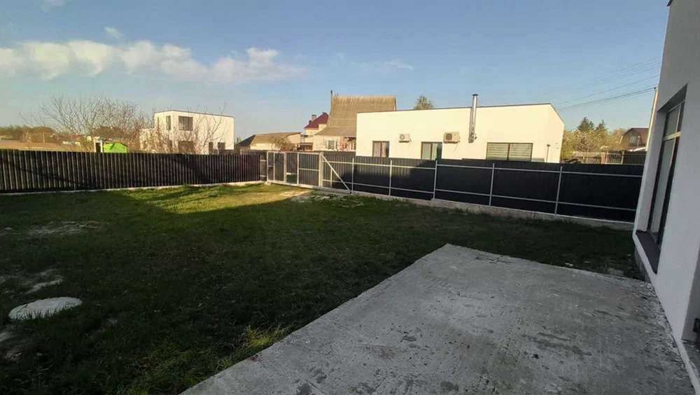 Коттедж з бомбоупорним дахом в Любимовке (Гуровщина) – 15 км от Киева!