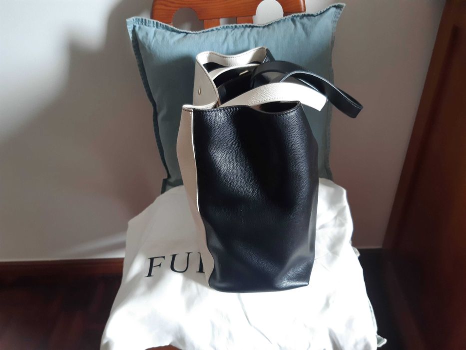 Mala original FURLA, pele genuína, branco e preto, nunca usada