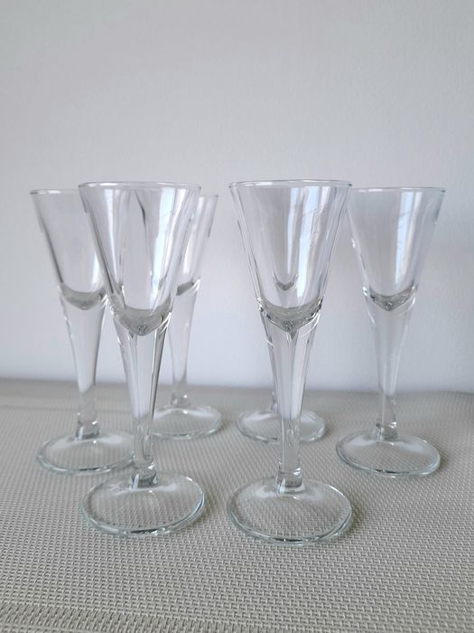 Szklane kieliszki na nóżce IKEA SVALKA 40 ml