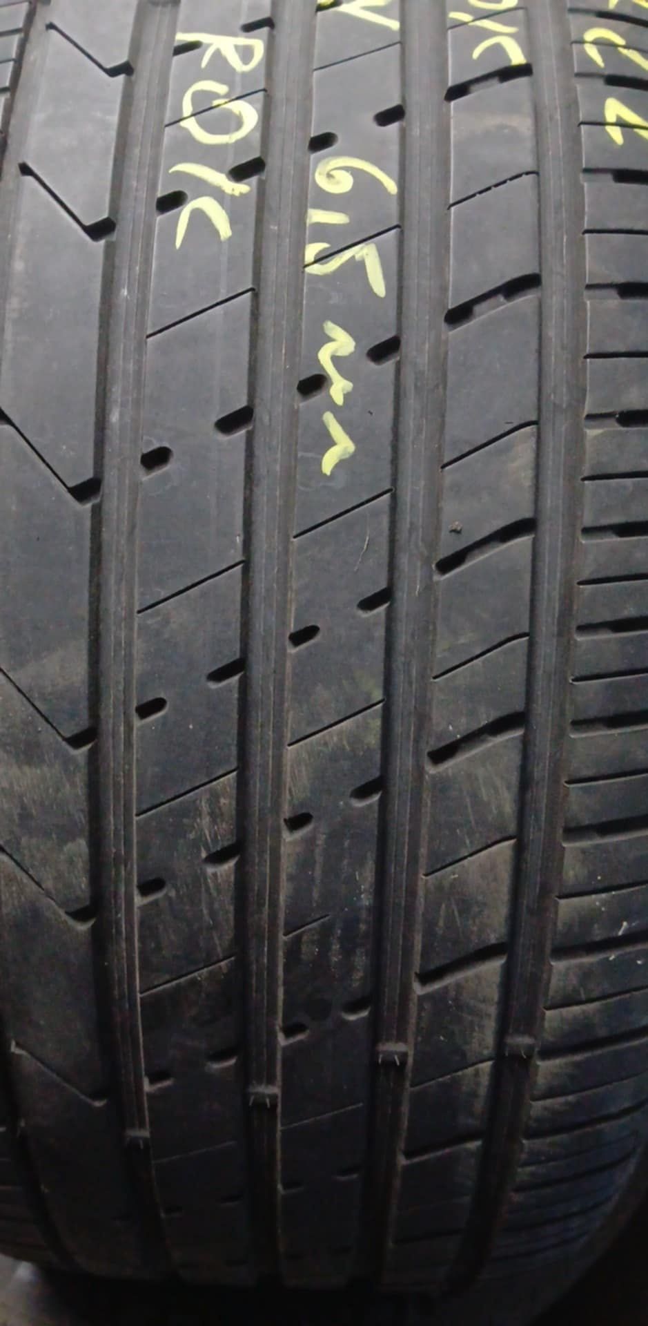 Opony 285/35/R22