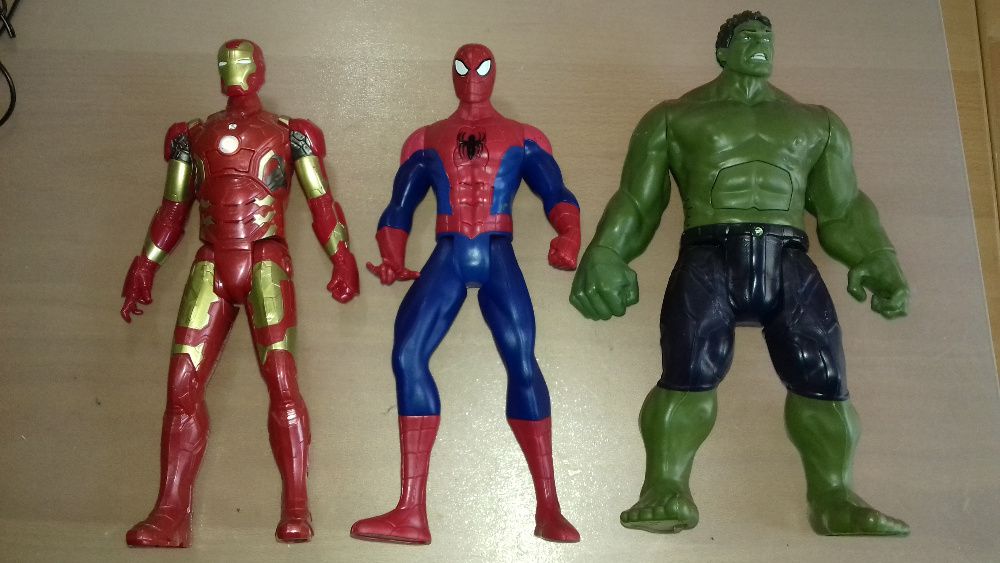 Homem de Ferro, Hulk e Spiderman Vingadores - Hasbro com luz e som