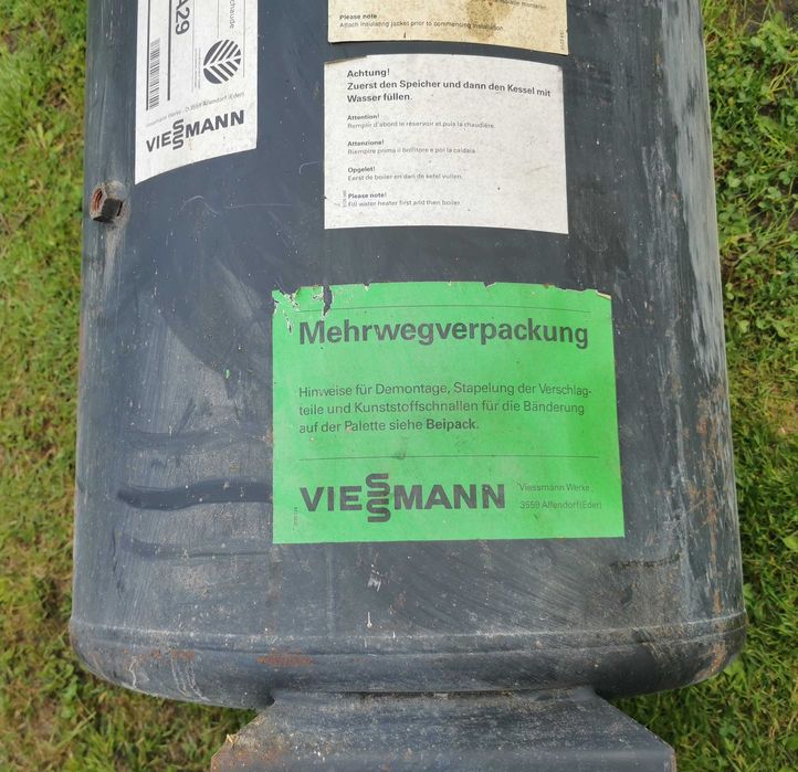 Stojący bojler płaszczowy z blachy nierdzewnej. Viessman. 130 litrów