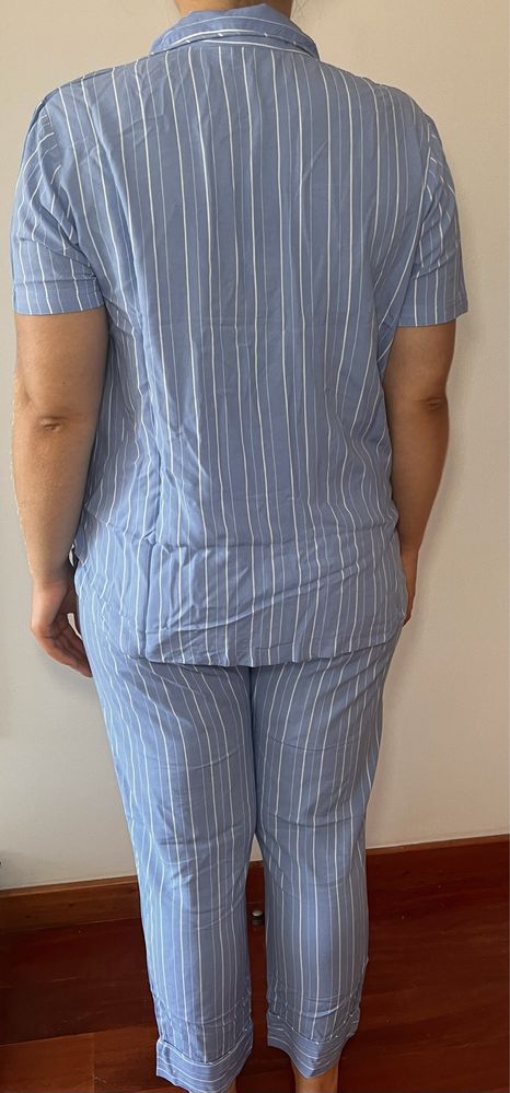 Pijama azul às riscas da Lefties