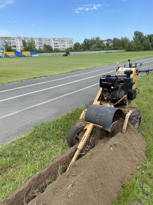 Бара Копка траншей Траншеєкопач Траншеекопатель Укладка кабеля.