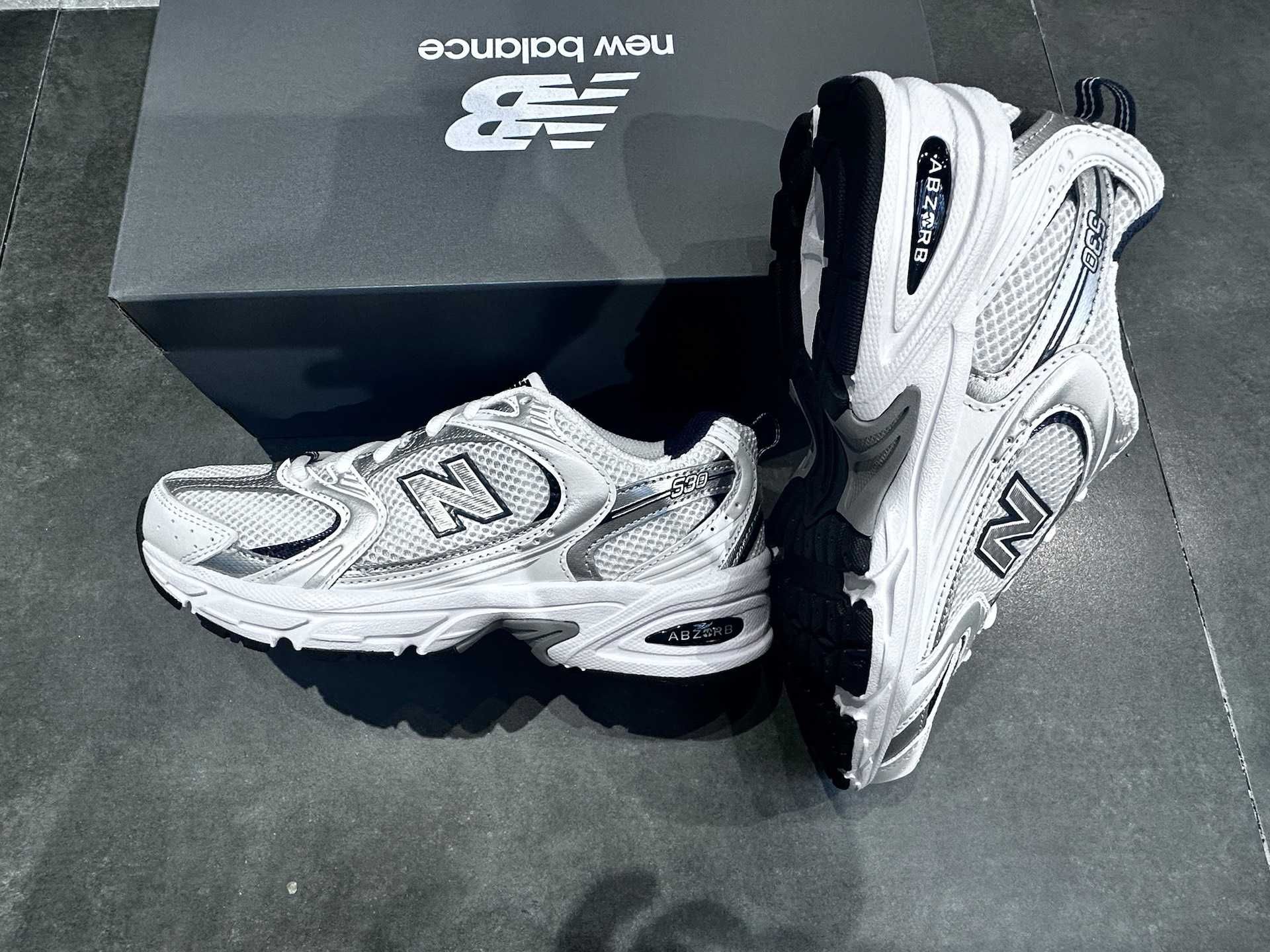 WhiteSilver\NewBalance*Damskie*ModaMR530SG UnisexTrampki.38.5