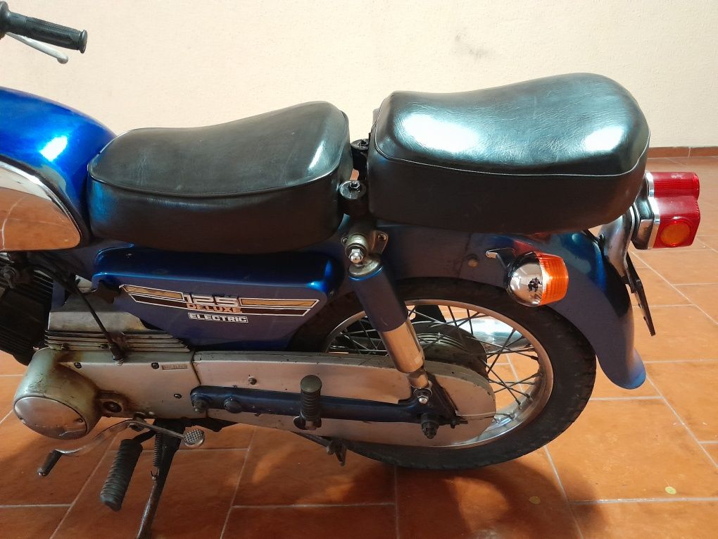 Venho Yamaha A7 1978 em bom estado de conservação e funcionamento.