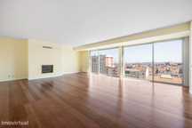 Apartamento T3 com vista rio e garagem, Amoreiras, Lisboa