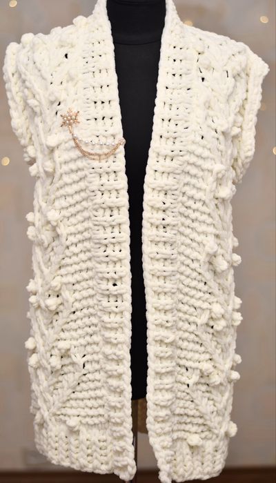 Трендовий плюшевий вязаний жилет