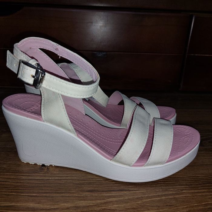 Босоножки Crocs W10