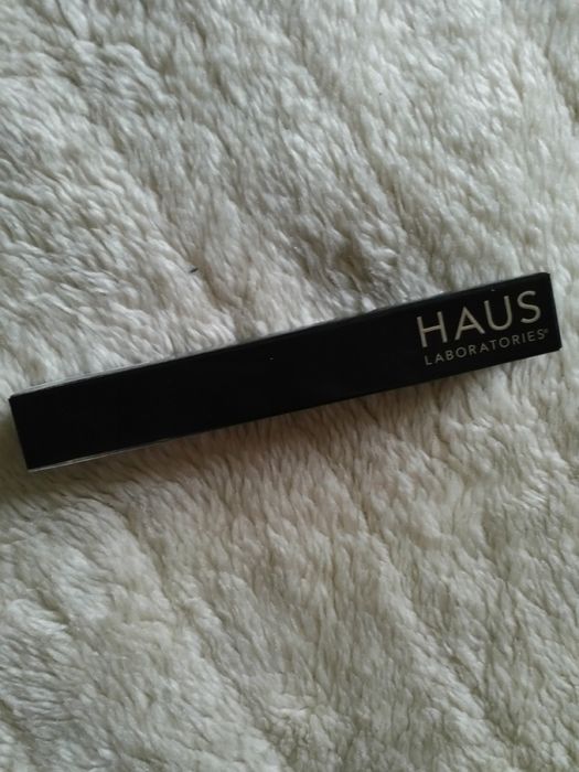 HAUS Le Monster Matte Lip Crayon

• marca Lady Gaga • selado • vegan