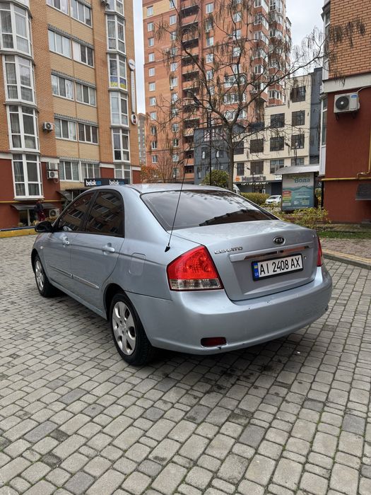 Кia cerato на повному ходу