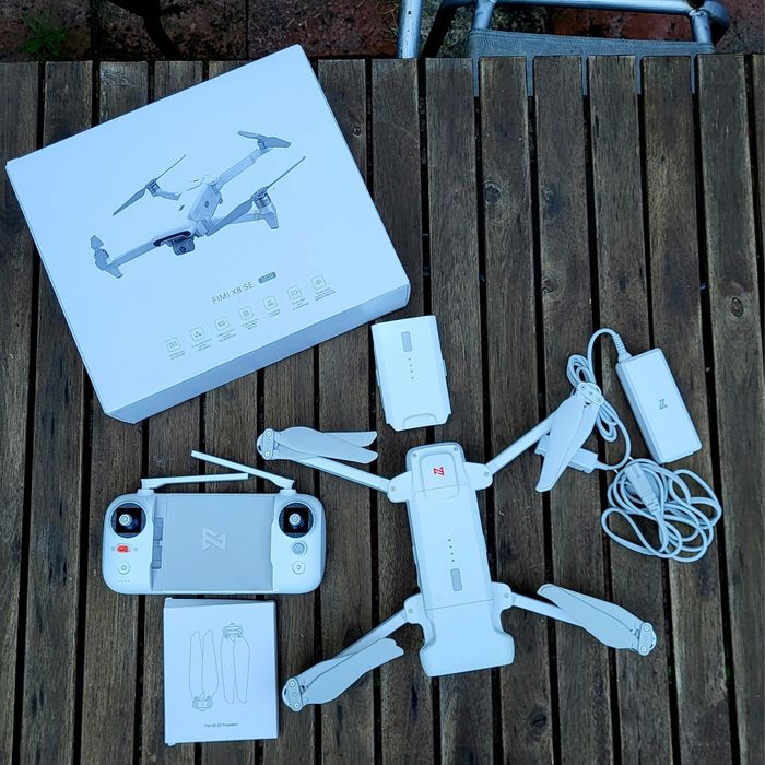 Dron Fimi X8 SE 2020 + bateria, torba, śmigła