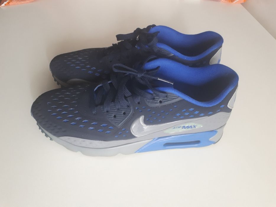 Nike  air  max .