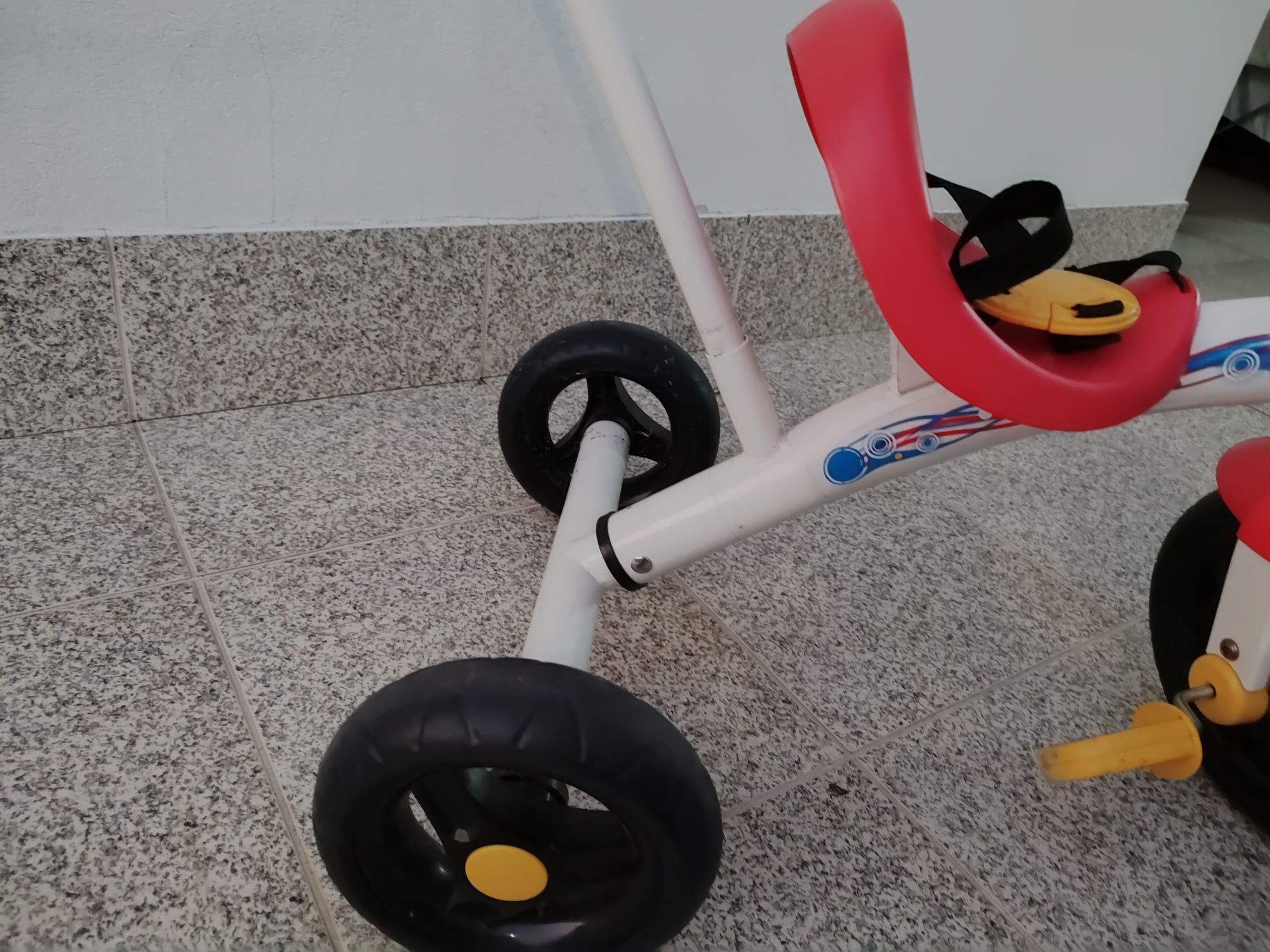 Triciclo Chicco em bom estado