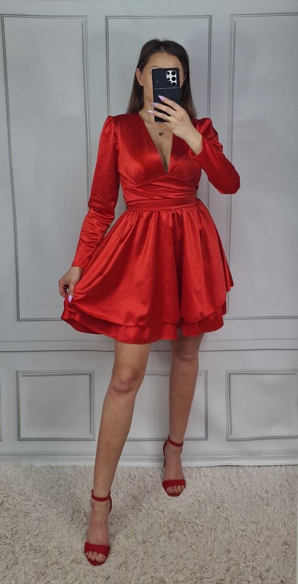Czerwona sukienka weselna rozkloszowana S M