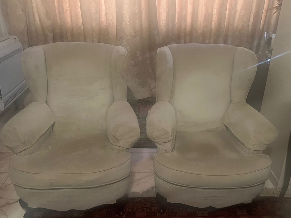 Dois sofás de sala usados