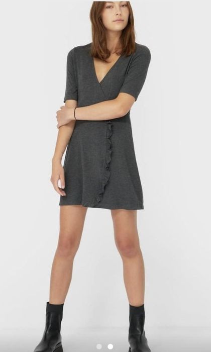 сукня з віскози від бренду Stradivarius,розмір S.