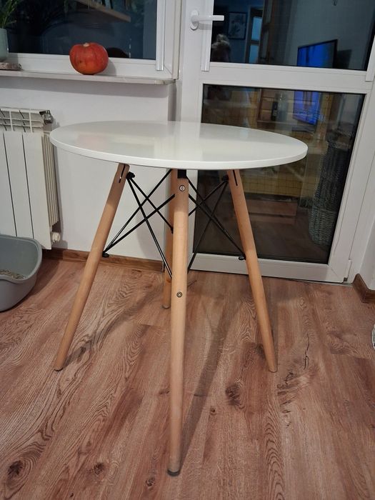 Stolik 60 cm średnicy biały