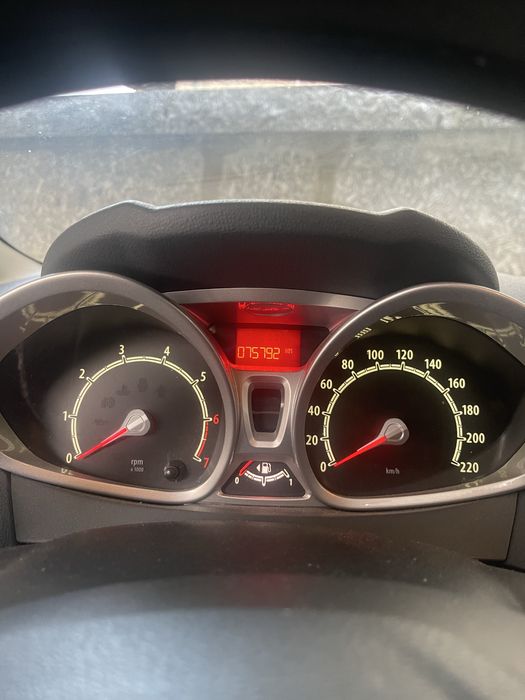 Ford fiesta 1.2 gasolina 75 000km
