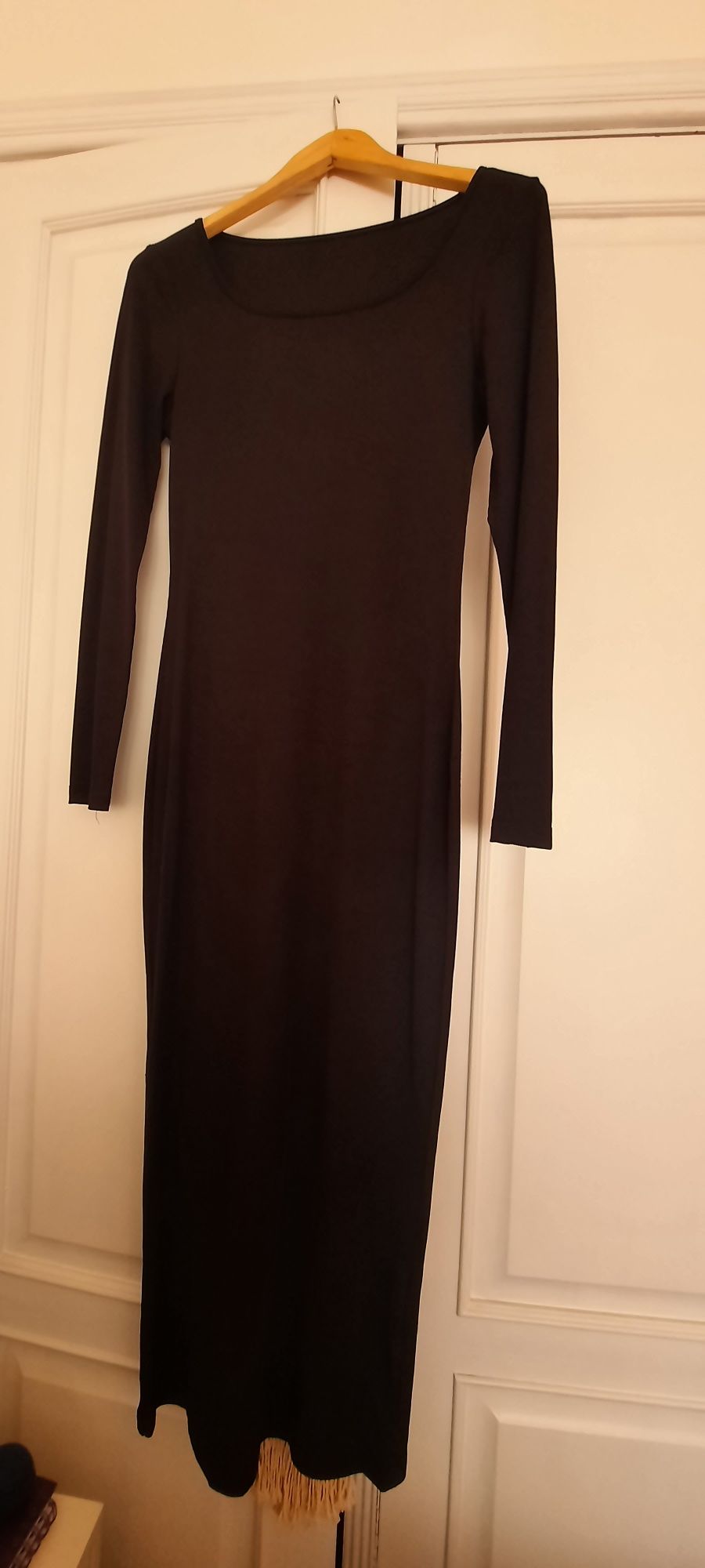 Vestido preto de malha manga comprida tamanho único