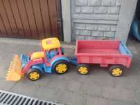 Traktor z przyczepą