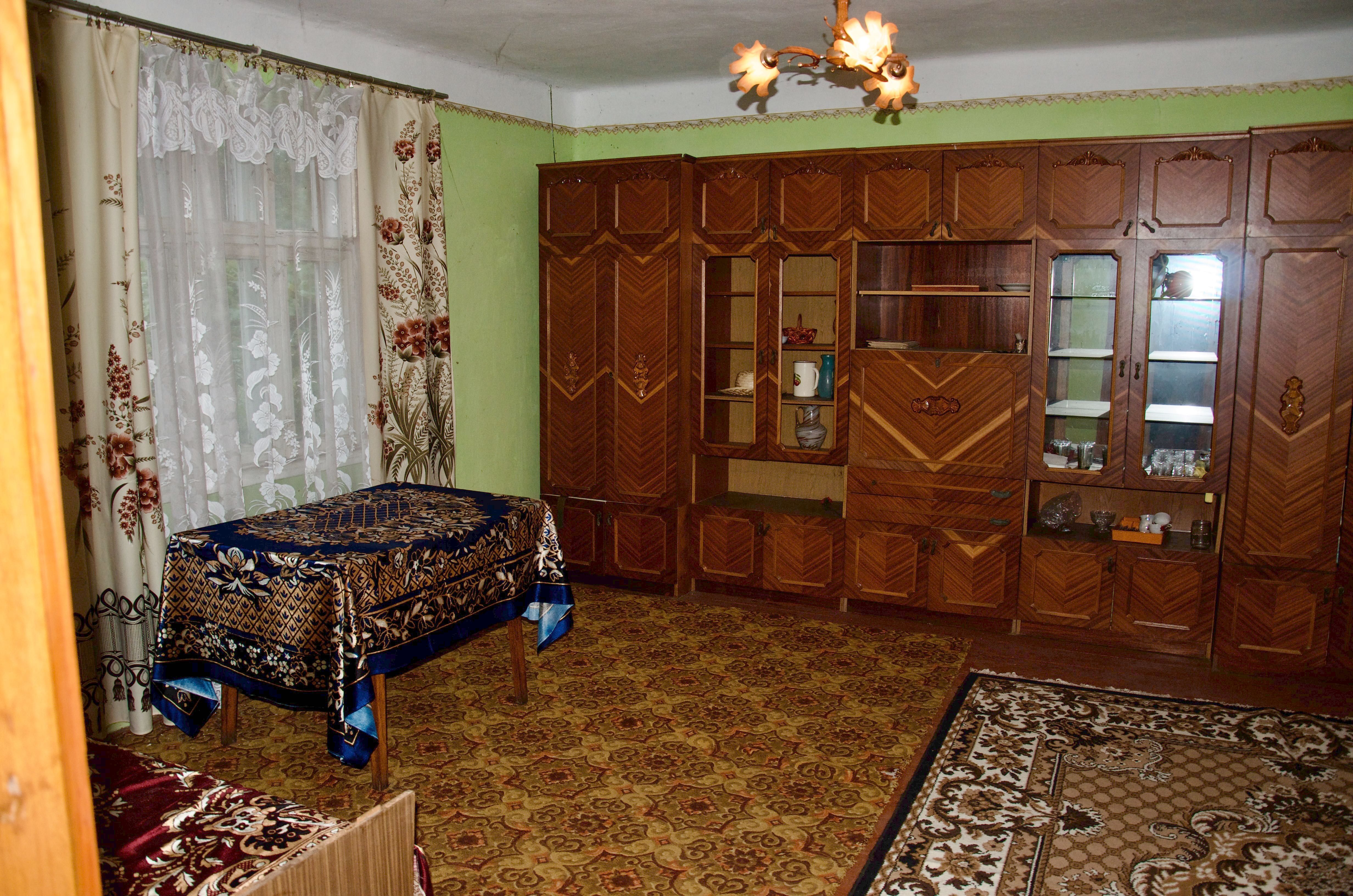 Будинок з великим садом