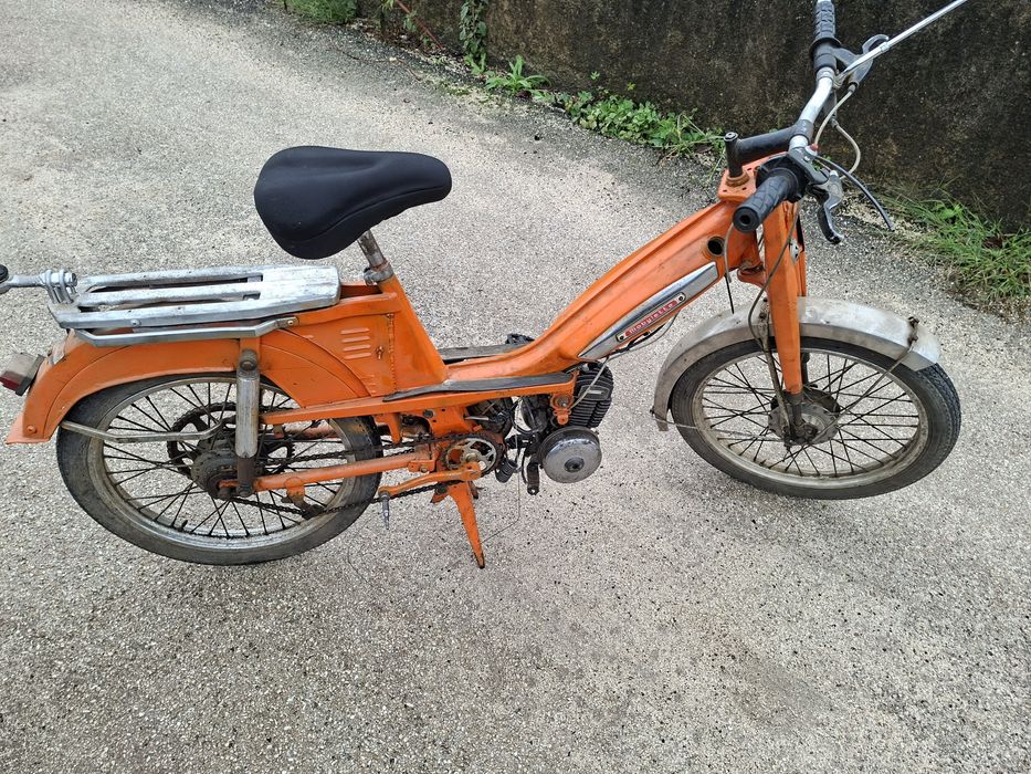 Efs, mobilete e Tricarro