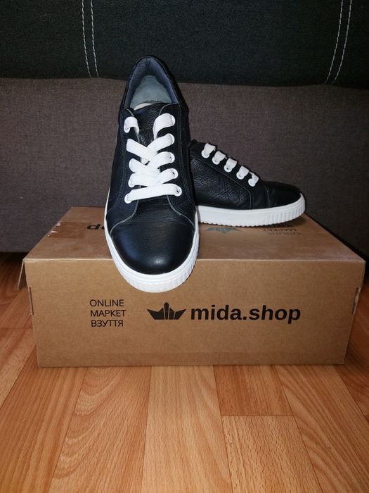 Кроссовки " мида"