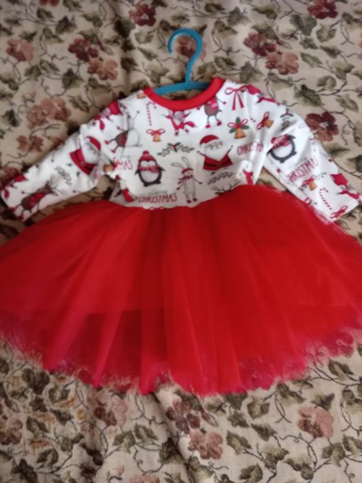 Платье на девочку продам.