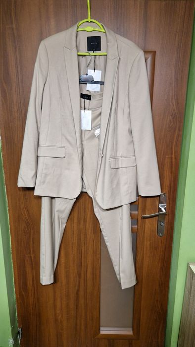 Garnitur damski żakiet + spodnie rozmiar 40