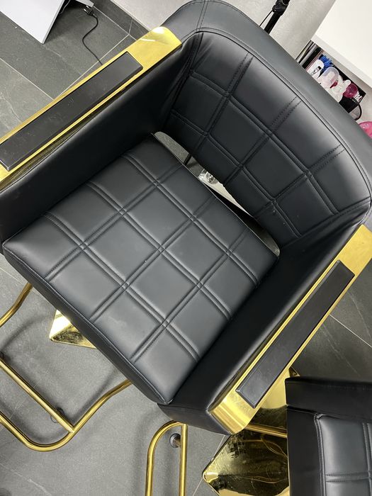 Продам кресла парикмахерские