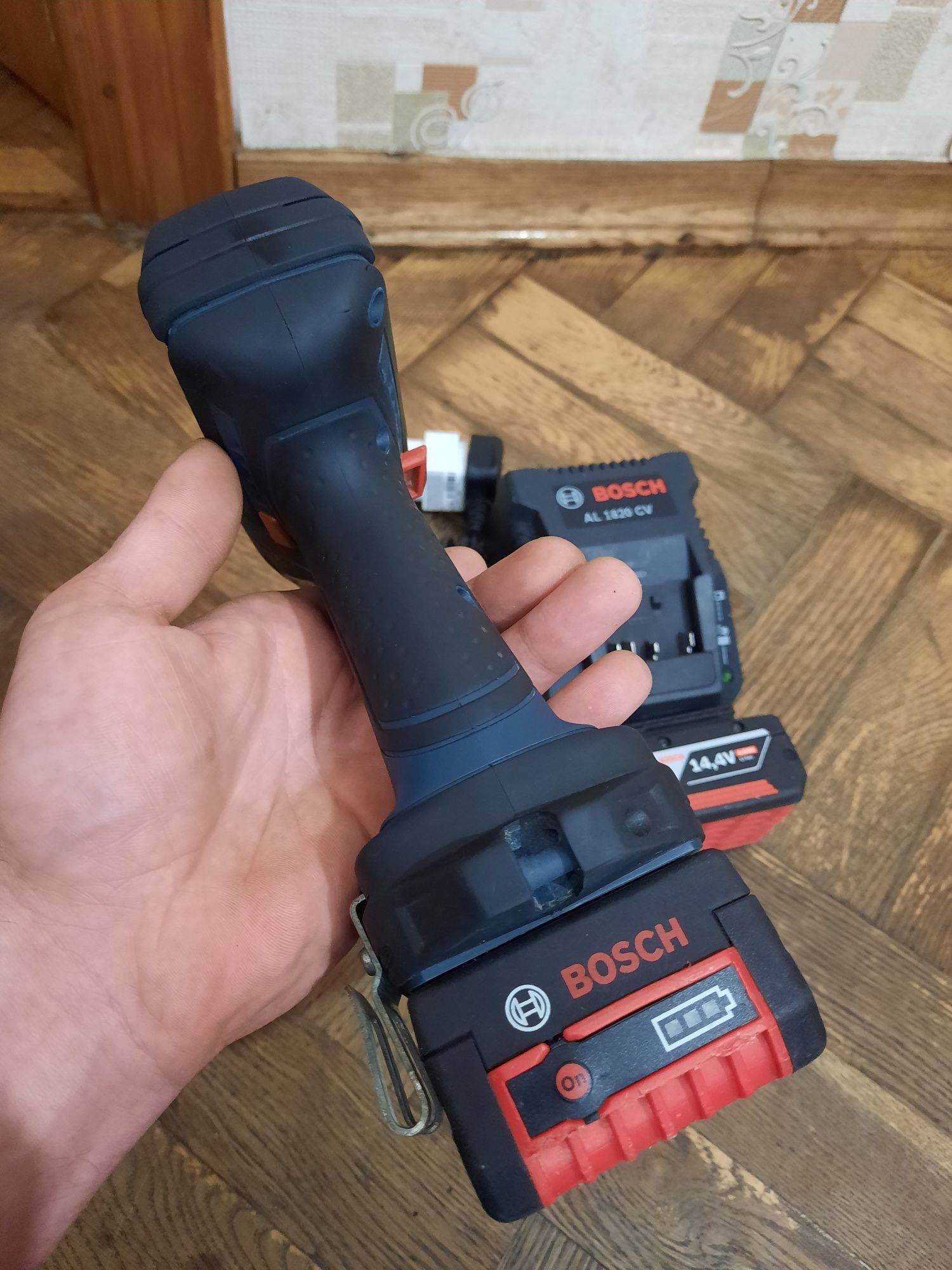 Оригінал,комплект!!Шуруповерт Bosch GSR 14,4 V-LI+2акб(4аг)+з/у