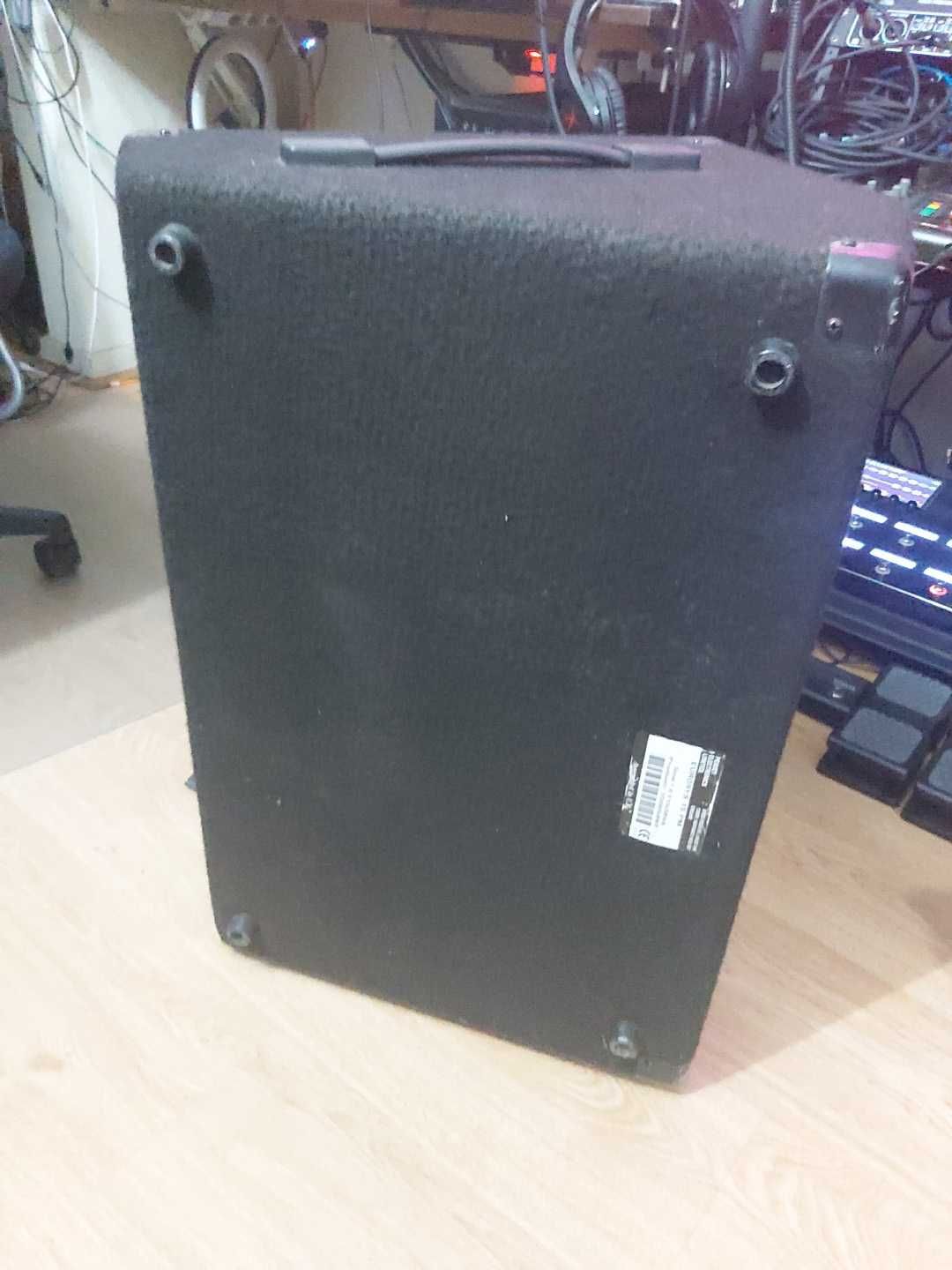 Coluna Peavey PM 15 polegas