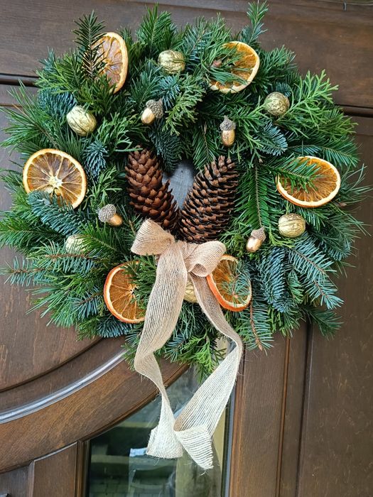 Wianki świąteczne na drzwi