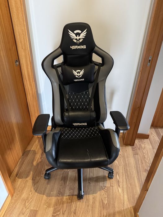 Cadeira Gaming 4Gaming com Apoio Lombar e de Pescoço