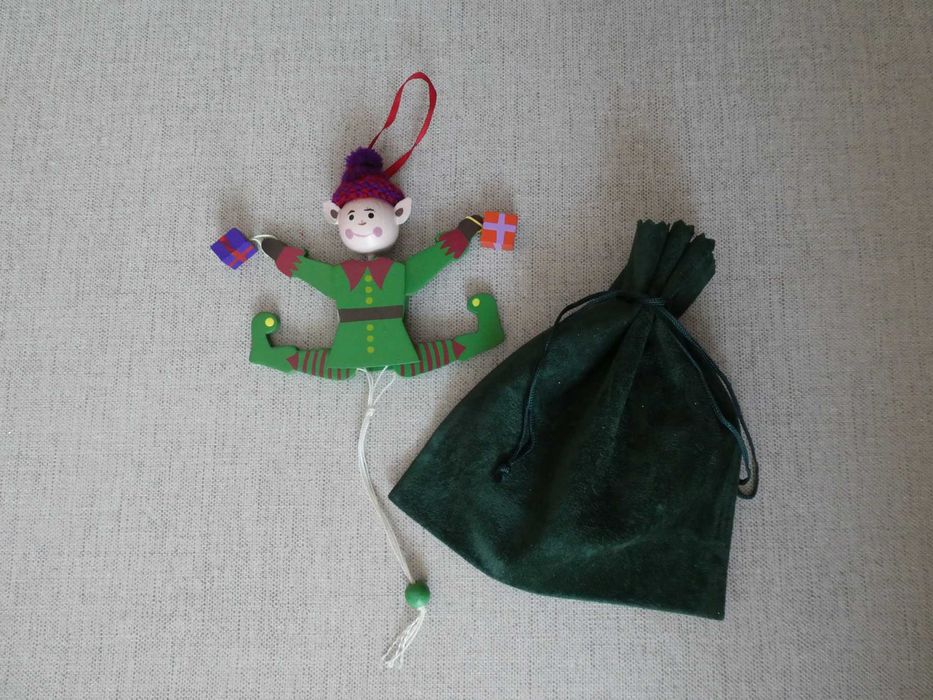 Duende de Natal Articulado em Madeira - Ofereço Bolsinha