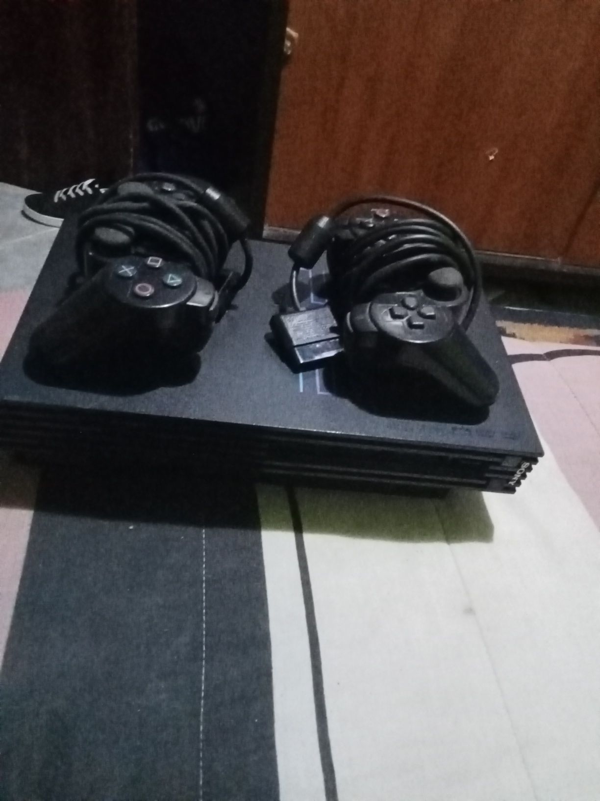 PlayStation 2 1 jogo e 2 comandos