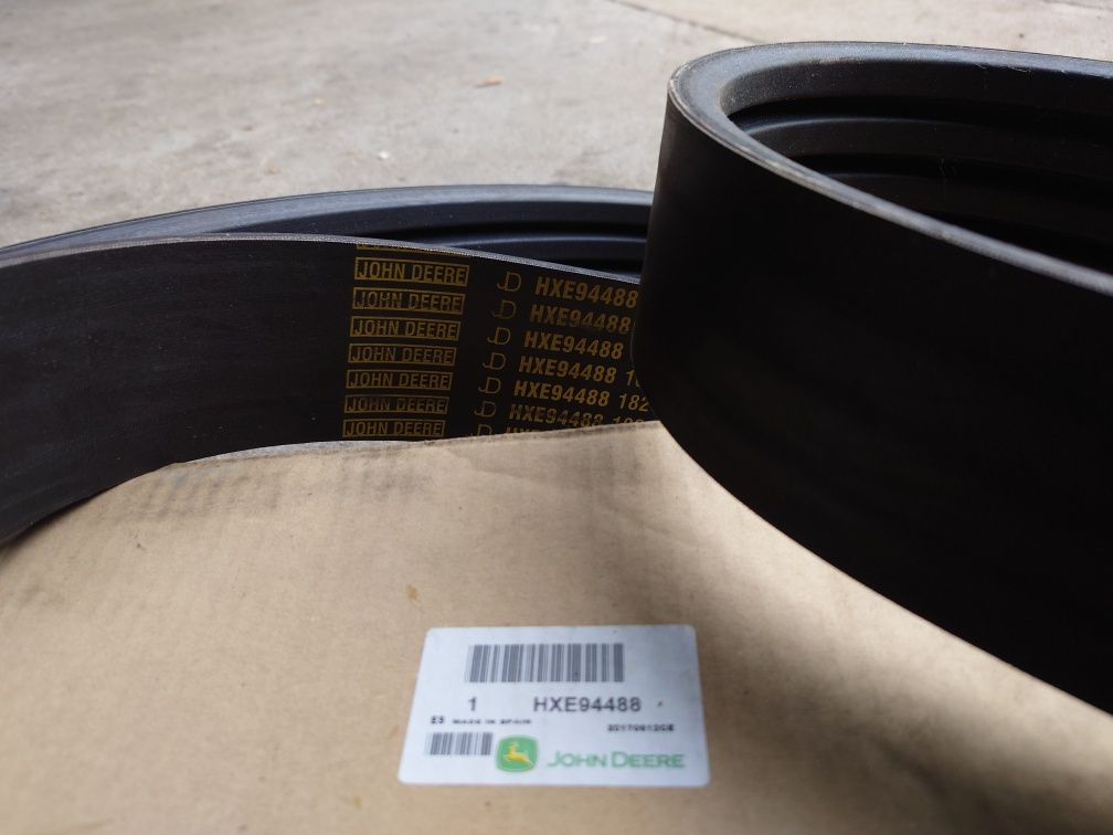 Pas John Deere HXE94488.